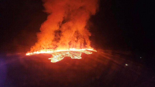 Вулкан изригна в Исландия, евакуират живеещите в град Гриндавик (ВИДЕО)