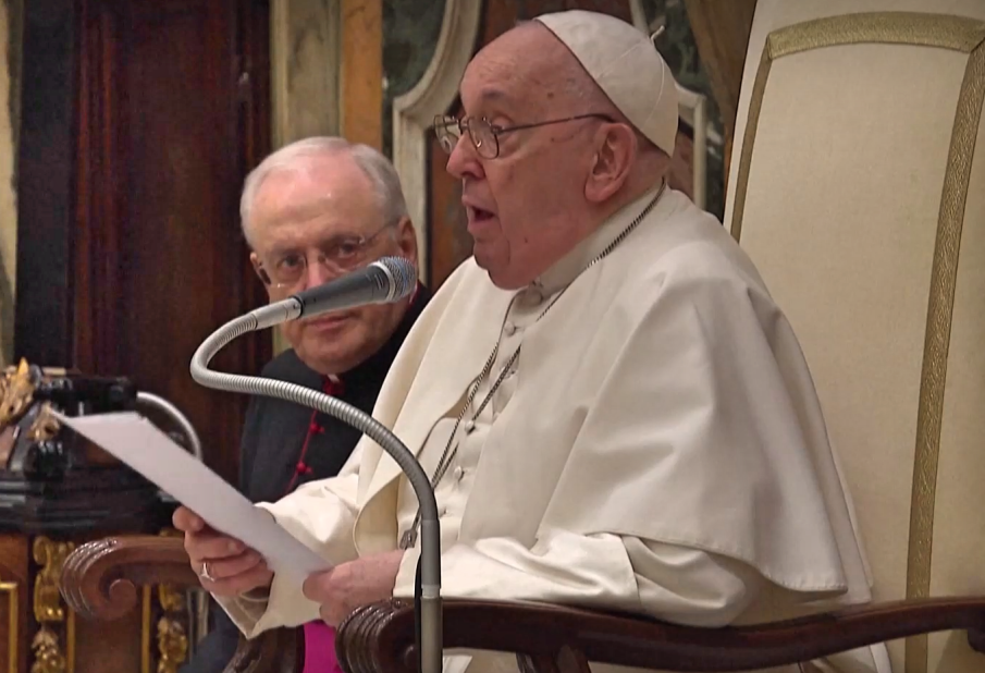 Папа Франциск: мирът не се гради никога с оръжия, а с протягане на ръце и с отваряне на сърцата