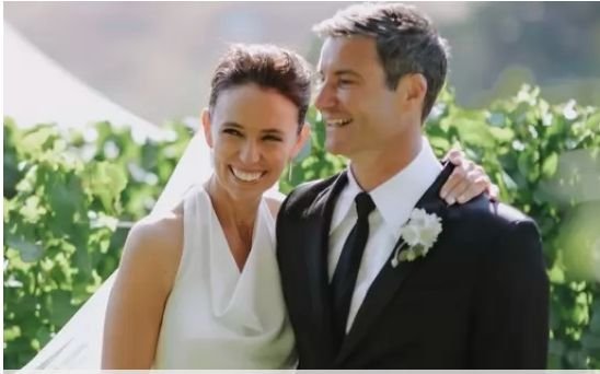 Бившата министър-председателка на Нова Зеландия Джасинда Ардърн се омъжи