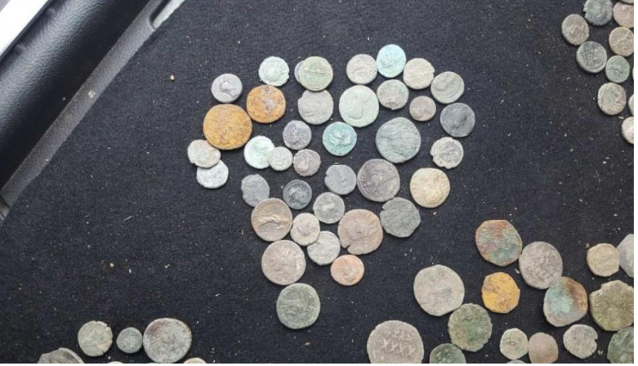 Конфискуваха културно-исторически предмети и метал детектор от частен дом в Ловеч