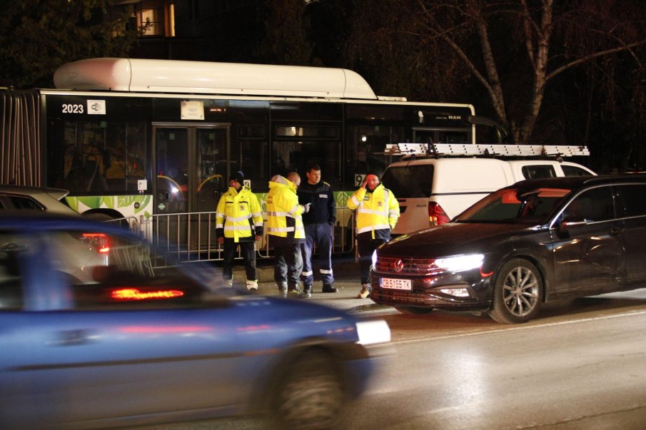 ЖЕСТОКА ДРАМА: Ампутираха крака на жената, пометена от автобус в София