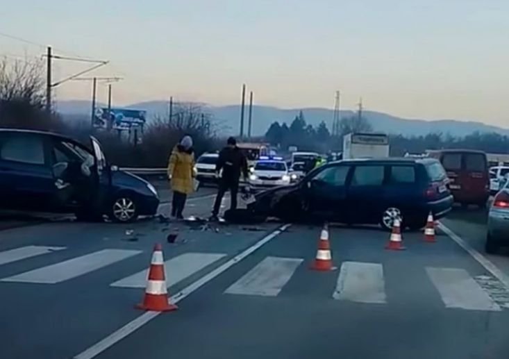 Жена е пострадала при катастрофа на път Е -79 край село Джерман