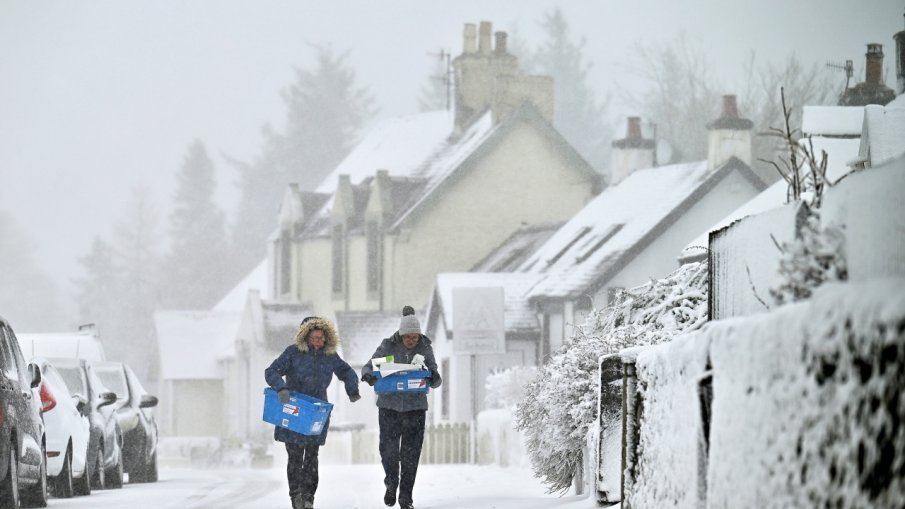 Дъжд, сняг и силен вятър връхлитат Великобритания на Нова година
