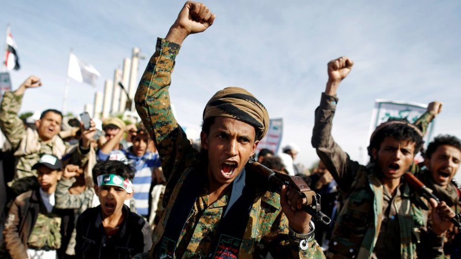 Най-малко 11 души са убити при американски и британски удари по цели на хусите в Йемен