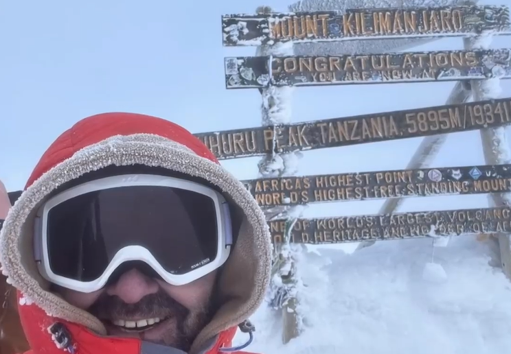 Двама българи изкачиха за първи път връх Чепеларе на остров Ливингстън
