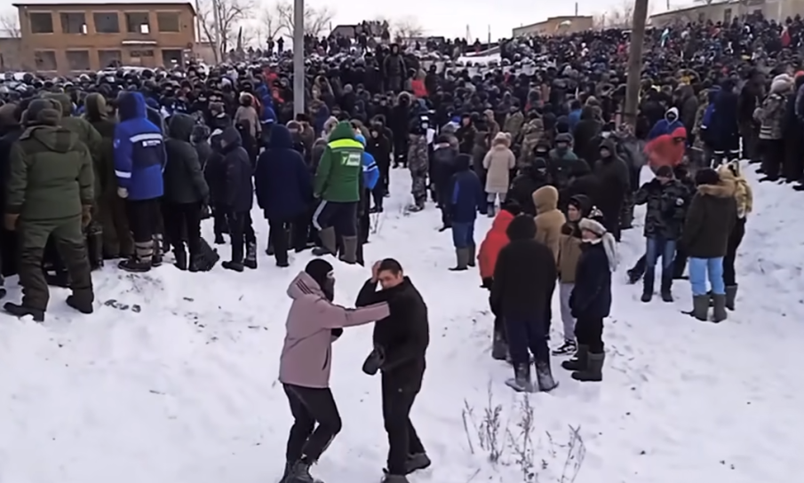 Сблъсъци избухнаха в руски град след осъждане на активист (ВИДЕО)