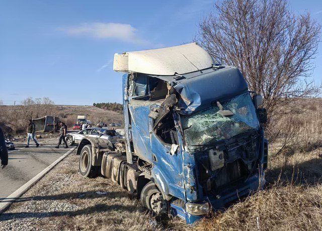 Дрогиран турски шофьор предизвика жестока катастрофа край Шумен (СНИМКИ)