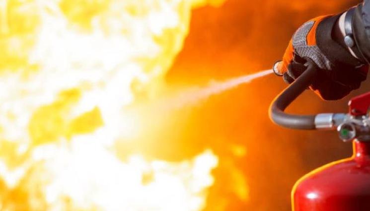 Павилион край Синеморец изгоря като факла