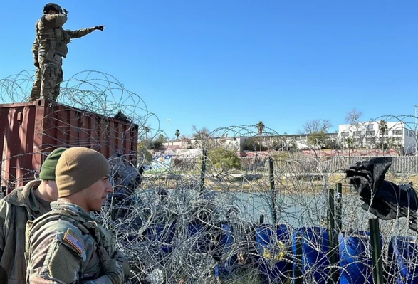Продължава безпрецедентното противопоставяне между щата Тексас и федералното правителство на САЩ