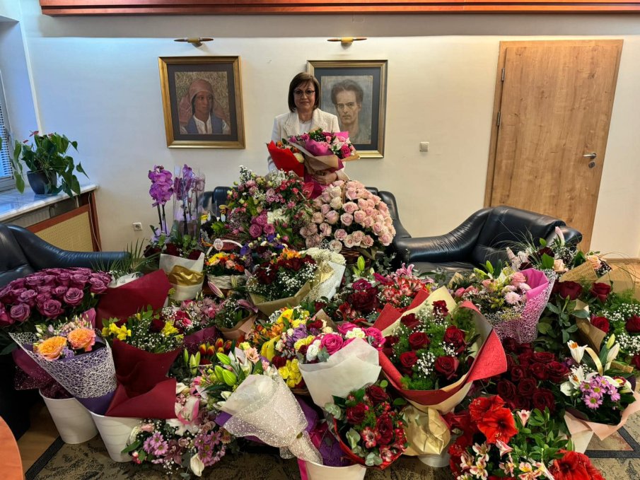 САМО В ПИК И РЕТРО: Корнелия почерпи със зеле и бяло вино за ЧРД (СНИМКИ)