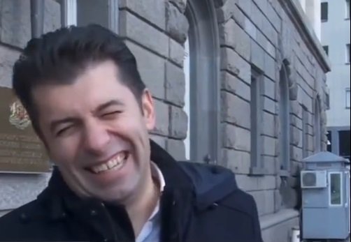 МРЕЖАТА СЕ ЗАЛИВА ОТ СМЯХ! Вижте поредната неадекватна изцепка на Кирчо (ВИДЕО)