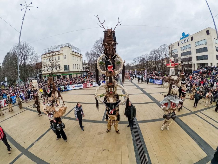Трети ден продължава маскарадният фестивал в Перник