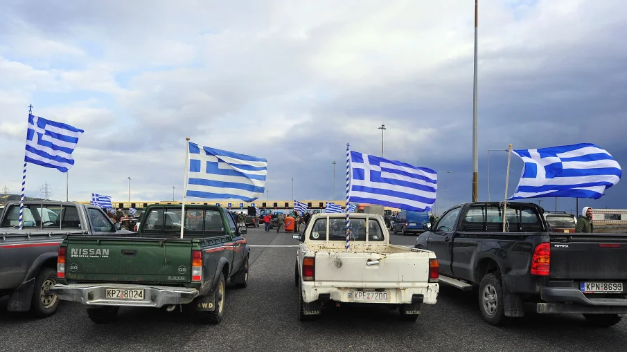 Гръцките фермери са в готовност за блокади