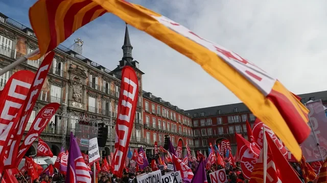Банковите чиновници в Мадрид излязоха на протест, искат по-високи заплати