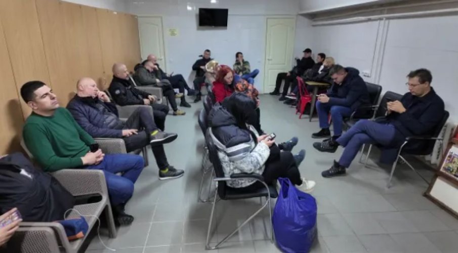 Росен Желязков от бомбоубежището в Киев: Чуха се сирени и...