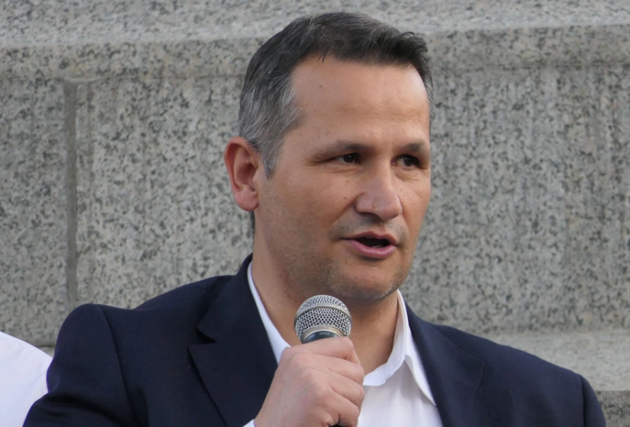 ГЪРМИ СКАНДАЛ! Иван Христанов крие минало на лихвар. Гази с кола от НСО