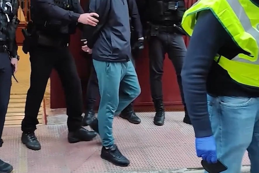 Арестуваха 19 души в Турция, пренабивали номера на коли от България