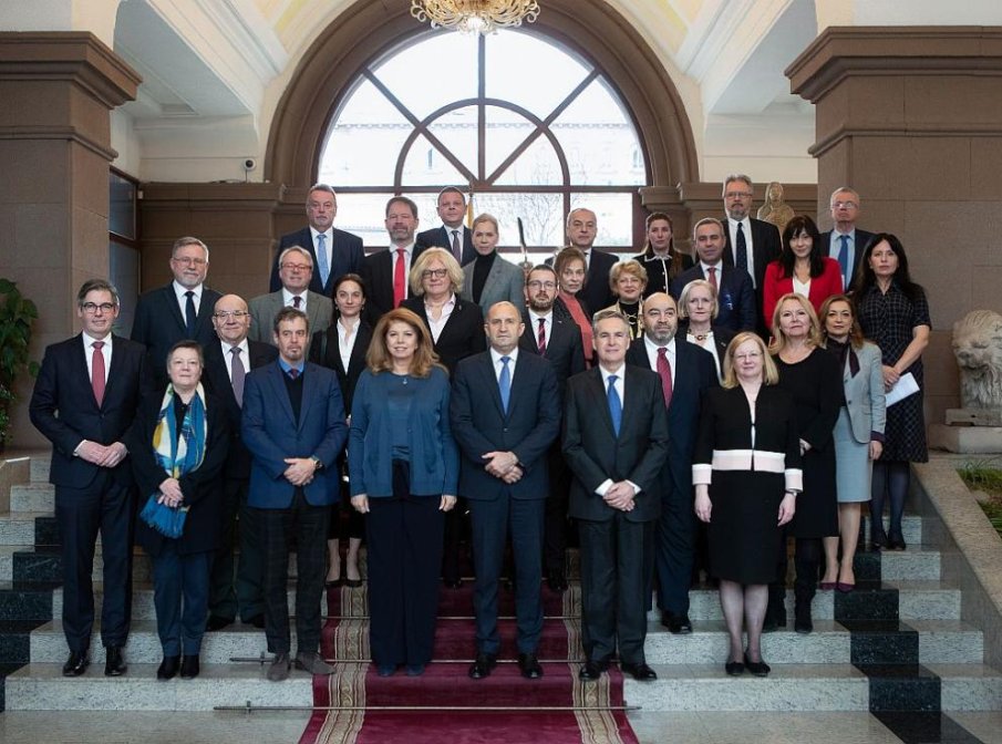 Радев беседва с посланиците от ЕС за кризите и предизвикателствата