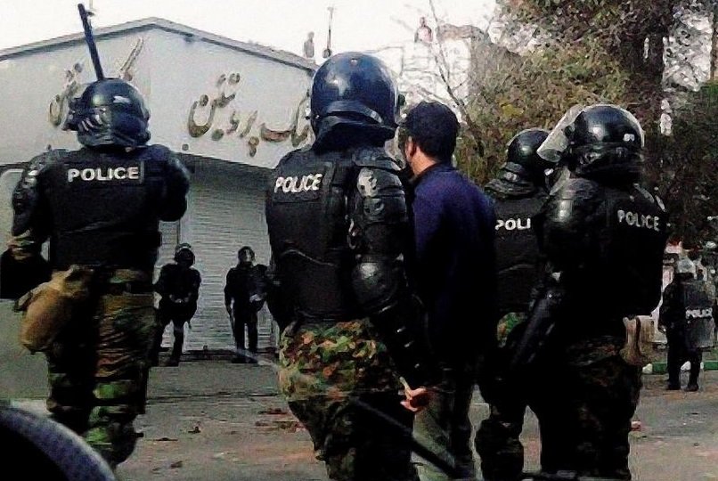 Мъж разстреля с калашник 12 свои роднини в Иран