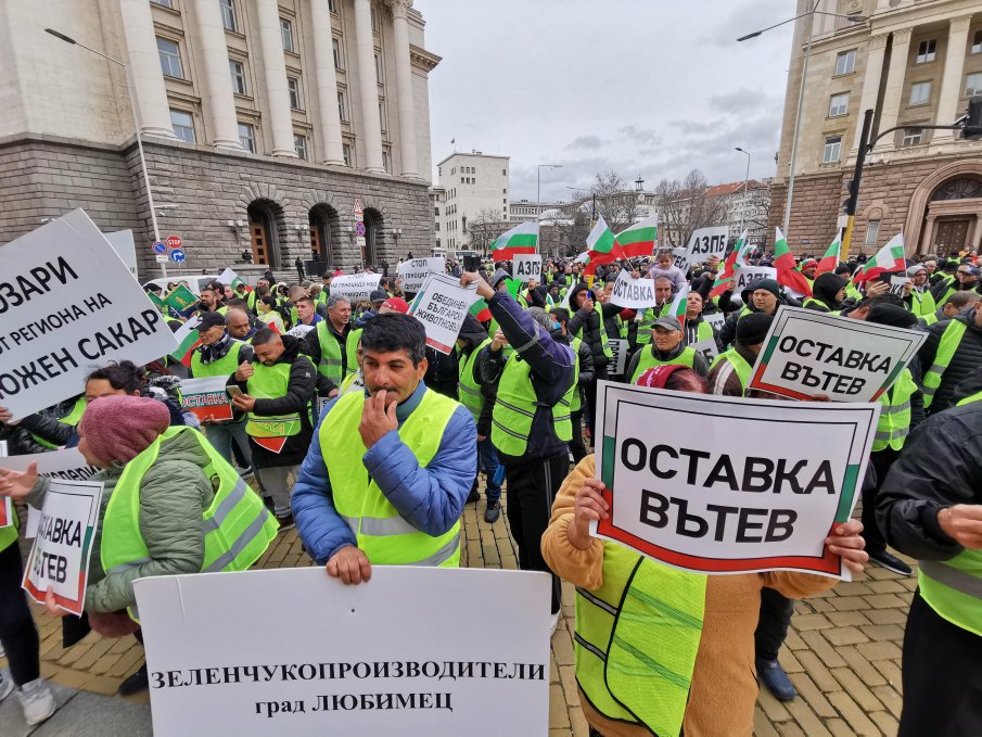 ОСТАВКА, ВЪТЕВ! Протестите на земеделците продължават, очакват се нови блокади