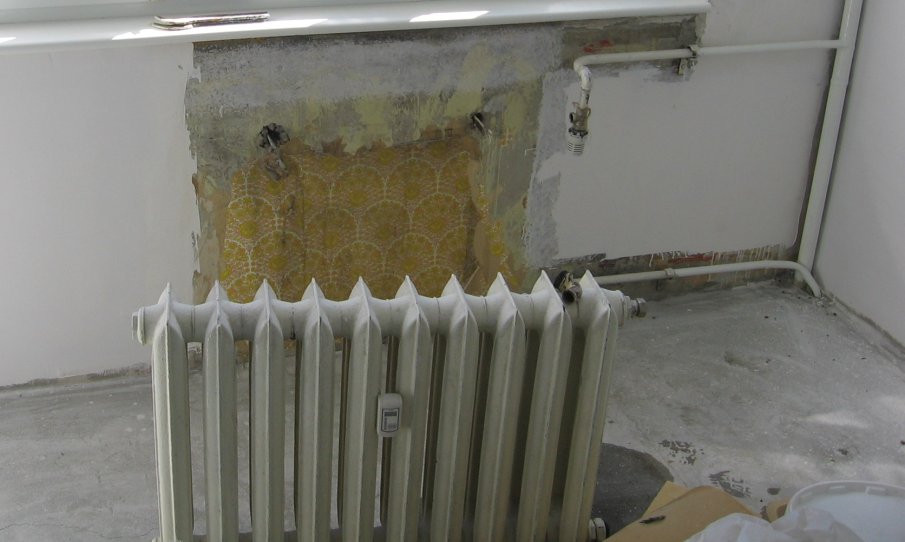 ПЪЛЕН АБСУРД: Семейство получи сметка за парно от демонтиран радиатор