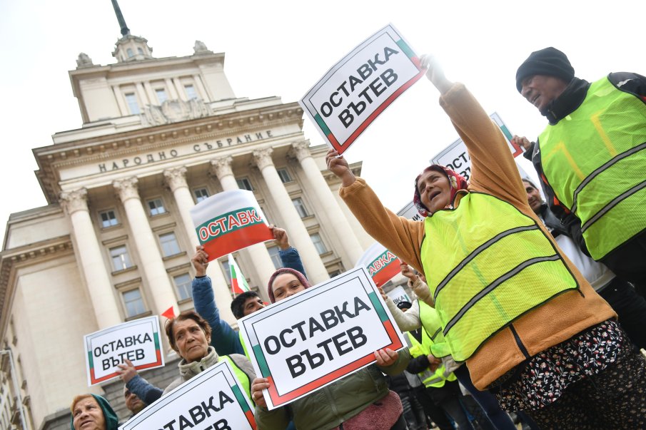 Земеделците прекратяват протестите, но остават в стачна готовност