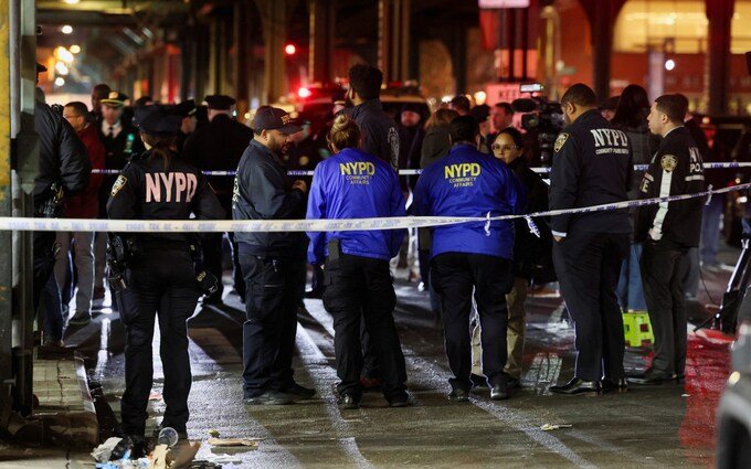 Стрелба в метрото в Ню Йорк: Един убит и петима ранени (ВИДЕО)
