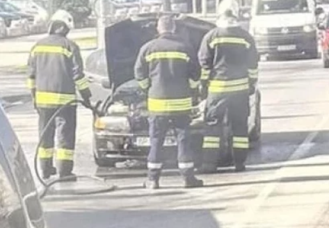 БМВ пламна на оживен булевард в Пловдив