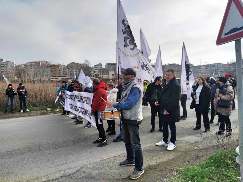 Активисти на „Възраждане“ блокираха входа на пристанище Бургас – Запад