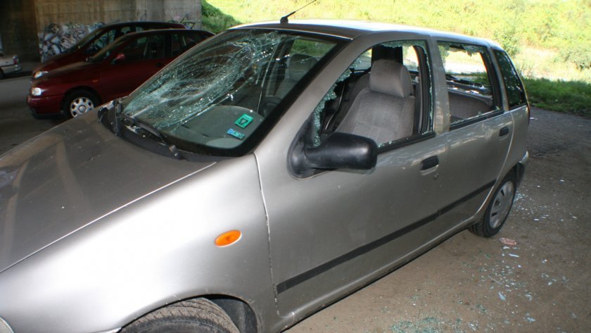 Десетки разбити коли в столичен квартал