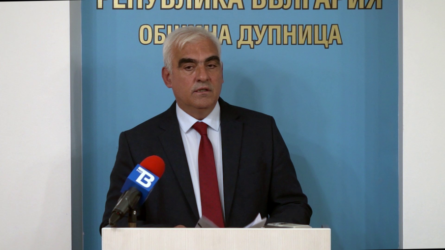 Кметът на Дупница инициира проверка в училището на изчезналата Ивана