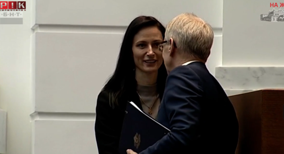 ИЗВЪРЕДНО В ПИК TV: Денков, Габриел и министри на кръстосан разпит в парламента за връщането на бежанци от Австрия (ОБНОВЕНА)