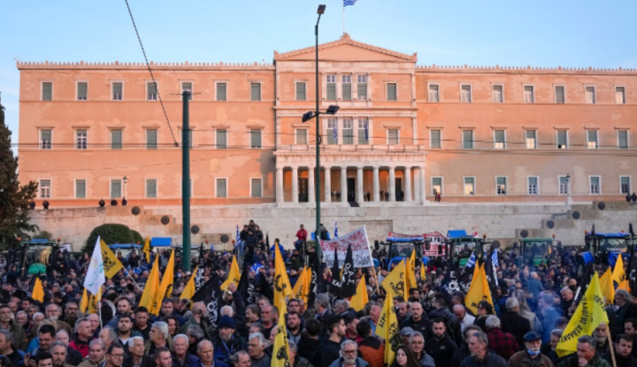 Първомайска транспортна стачка блокира Гърция