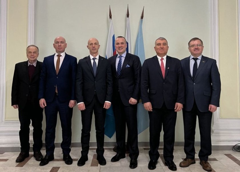 Страсти в парламента след посещението на Възраждане в Русия