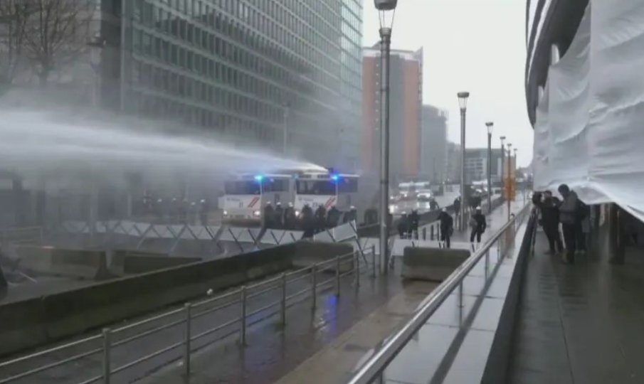 Сблъсъци между фермери и полиция в Брюксел