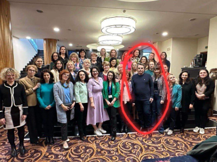 ЧУДО НЕВИЖДАНО! Кокорчо една от дамите, учредили Тя Промяната. Прекрасни сте, момичета!