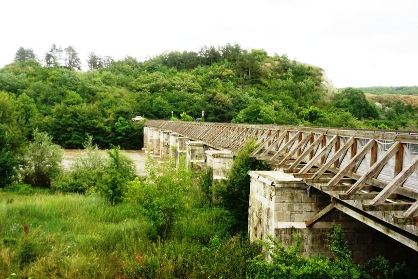 Трошиха с чукове мост край Плевен