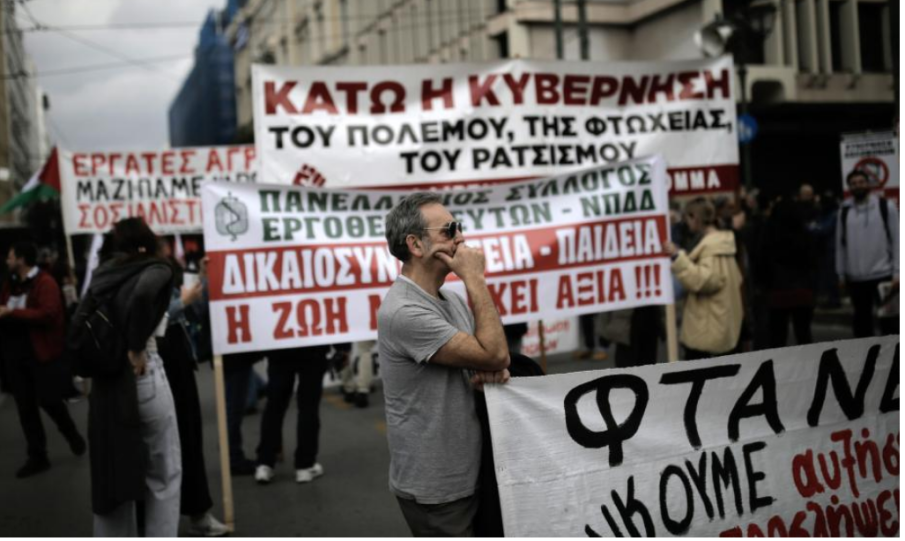 Коктейли Молотов и сълзотворен газ на протестите в Атина и Солун