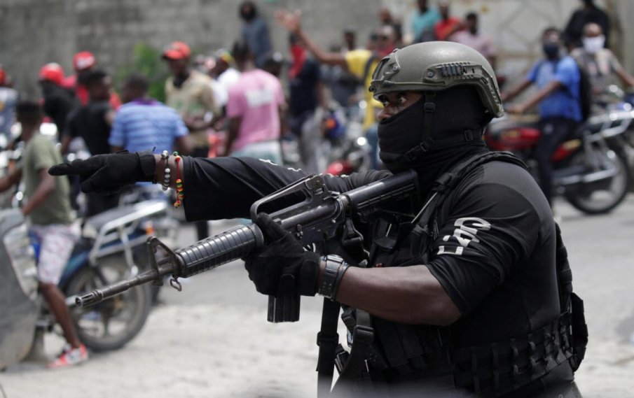 САЩ евакуираха персонала на посолството си в Хаити