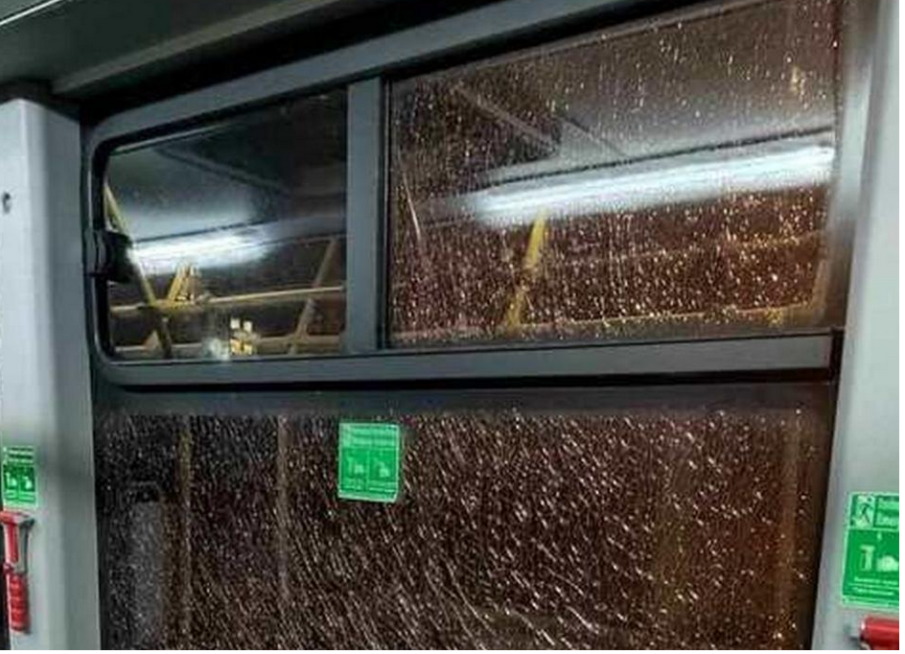 Стреляха с въздушна пушка по автобус с пътници в Добрич