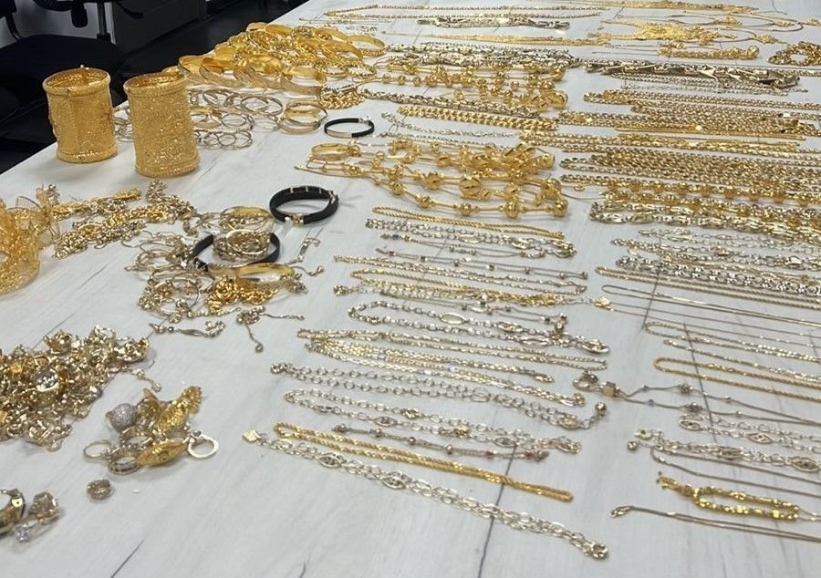 Турски гражданин е обвиняем за контрабанда на златни накити за 285 336 лева на Капитан Андреево (СНИМКИ)