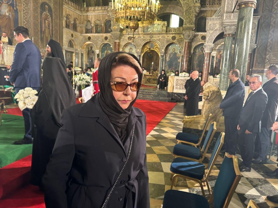 ПЪРВО В ПИК: Посланик Митрофанова на траурната церемония за патриарх Неофит (СНИМКИ)