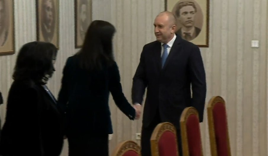 ИЗВЪНРЕДНО! Радев връчва мандата на ГЕРБ-СДС на 15 март