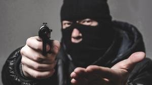 Заловиха жена за въоръжен грабеж на супермаркет във Варна