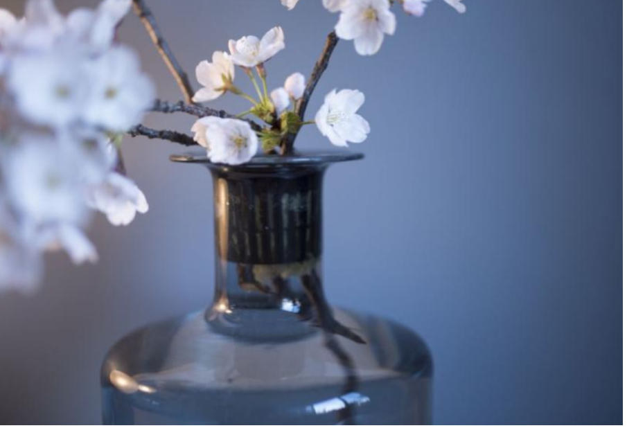 При семеен скандал: Възрастен мъж счупи главата на съпругата си със стъклена ваза