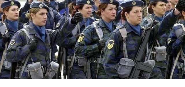 СЛЕД ГЕЙ БРАКОВЕТЕ: Гърция набира жени за казармата