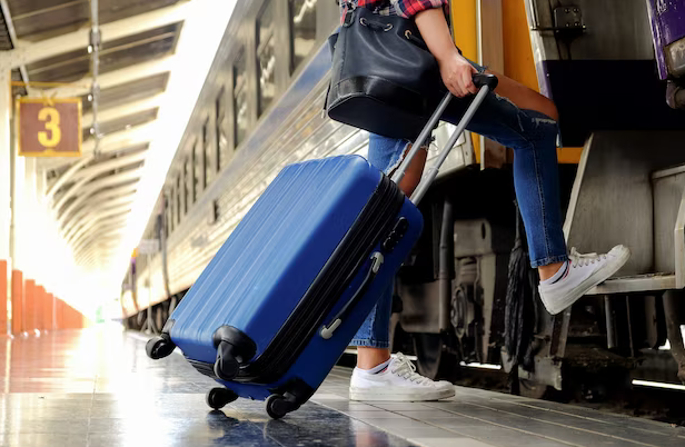 ПАК СЕ ПРОЧУХМЕ: Три българки са осъдени за кражби на куфари от влакове във Великобритания