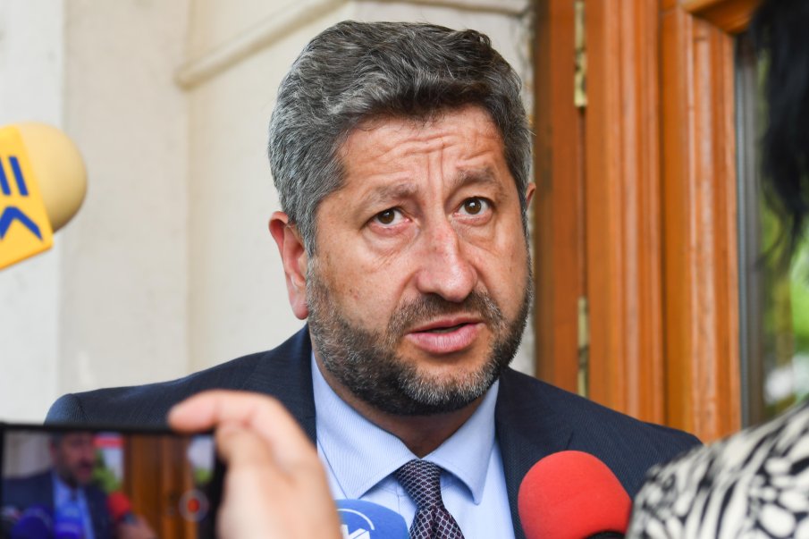 Христо Иванов си тръгна угрижен от преговорите - последната му надежда е в Габриел