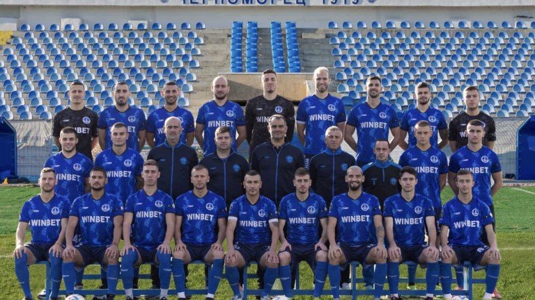 Един от капитаните на Черноморец Бургас спира с футбола