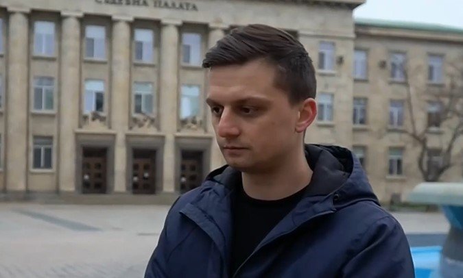 Съдът отново не даде ход на делото за бащинството на Велико Минков